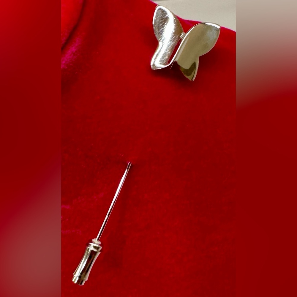 🩶 🦋—Vintage Trifari Silver Tone Butterfly Minimalist Glam Stick Pin Brooch